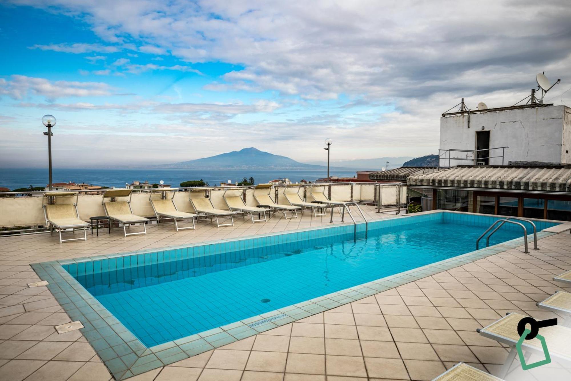 Hotiday Hotel